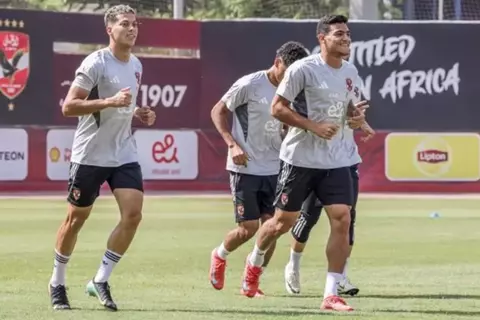 مشاركة إمام ومروان وتواجد الخطيب.. لقطات من تدريبات الأهلي استعدادا لبيراميدز (صور)